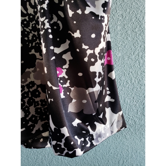 Teeze Me | Silky Abstract Floral Halter Dress - Picture 5 of 9